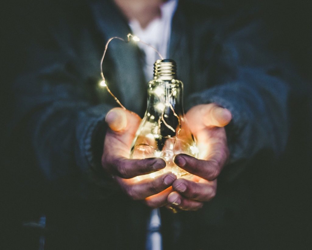 Korte enquête over energie en armoede - Riccardo Annandale via Unsplash