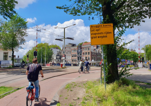 Bruggen koelen tijdens hitte